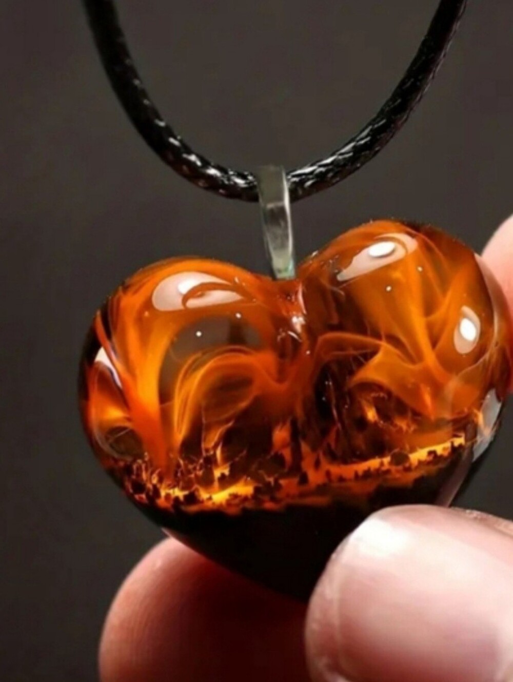 Flame Red Natural Scenery Of Mountains And Mist Heart-shaped Alloy